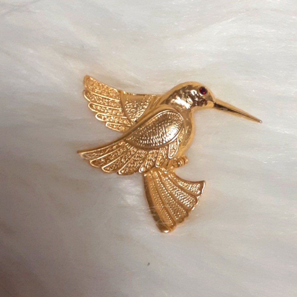 Vtg Gold Tone Hummingbird Pin with Red Glass Eye